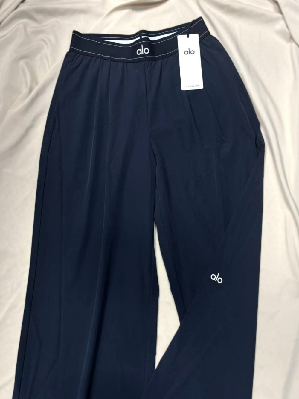 Brand new Alo Yoga Suit Up Navy Pants Regular  30-inch inseam loose-fit trousers - Picture 3 of 12